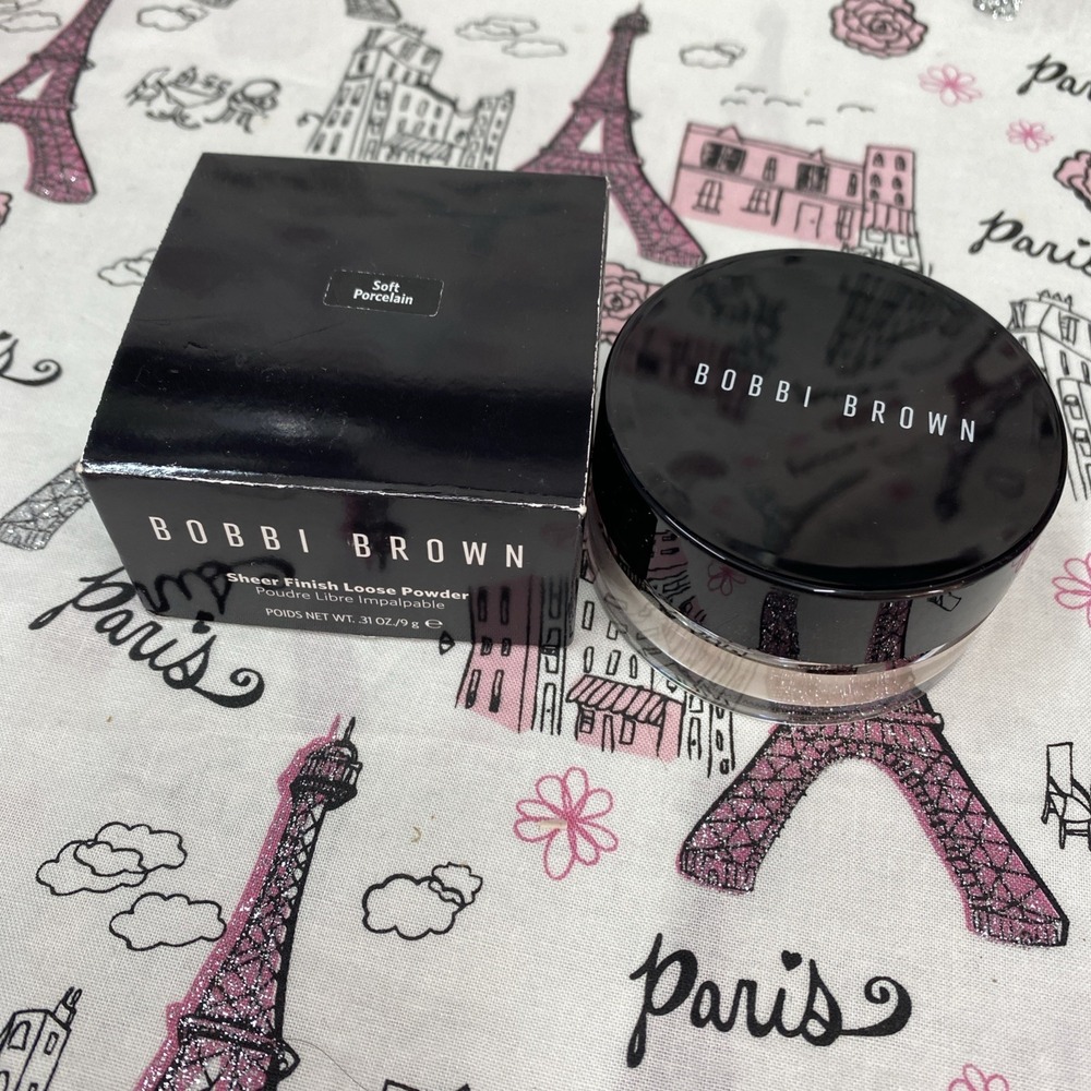 Bobbi Brown Sheer Finish Loose Powder in SOFT PORCELAIN .31 OZ / 9G